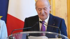 El rey em&eacute;rito Juan Carlos I durante la entrega de un premio literario por su libro de memorias, en la Asamblea Nacional francesa, el pasado 11 de abril.