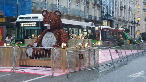 El oso gigante es ya un cl�sico de la Navidad de Vigo