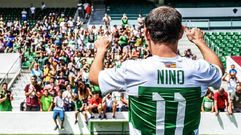 Nino en su presentaci�n con el Elche