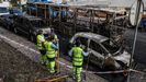 Buses y coches quemados en el suburbio de Santo Antonio dos Cavaleiros, en Loures