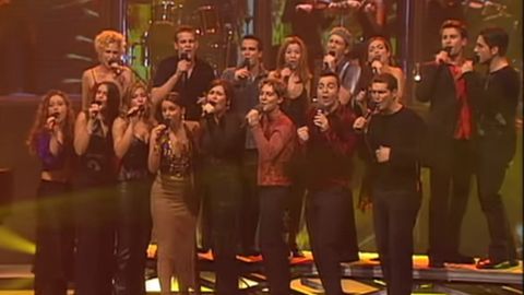 Los concursantes de la primera edici�n �Operaci�n Triunfo� cantan �A tu lado�