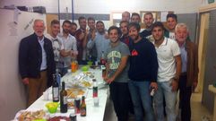 Jugadores y cuerpo t�cnico del Racing, en el pincho tras el triunfo ante el Valladolid B