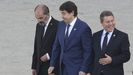 El presidente del Castilla y Le�n, Alfonso Fern�ndez-Ma�ueco, en medio de sus hom�logos socialistas cr�ticos con Pedro S�nchez Javier Lamb�n (Arag�n) y Emiliano Garc�a-Page (Castilla-La Mancha)