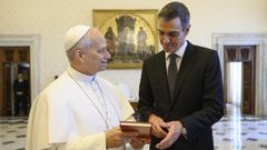El papa Le�n XVI le regala su enc�clica sobre la IA a Pedro S�nchez