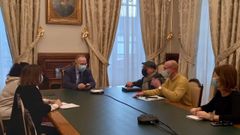 La reuni�n del alcalde con los representantes del comercio del barrio de San Pedro cont� tambi�n con la presencia del concejal de Mobilidade, Gonzalo Mu��os