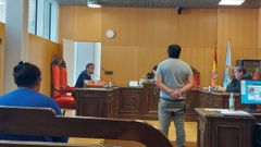 Los acusados, este lunes en la sala de vistas del Juzgado Penal 1de Ourense