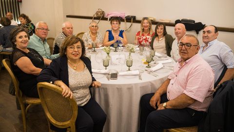 Comida jubilados de Agui�o en restauraci�n Chicolino, Boiro