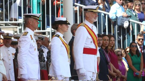 Entrega de los despachos en la Escuela Naval de Marín