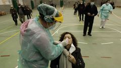 Imagen del cribado masivo realizado el pasado domingo en el polideportivo de O Vicedo