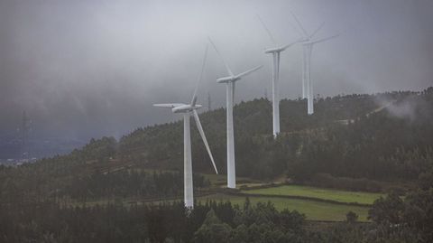 Un parque e�lico pr�ximo al Chan das Lagoas, en Dumbr�a