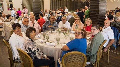Comida jubilados de Agui�o en restauraci�n Chicolino, Boiro