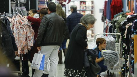 El comercio es uno de los sectores que favorece la bajada del paro en diciembre