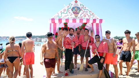 Festa da Dorna: Rejata de Embarcasi�ns feitas a machada e pan de millo na playa de Coroso