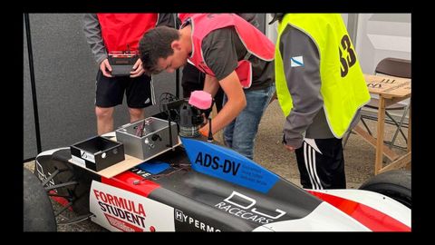 El equipo de Auria Technologies en el circuito de Silverstone para competir en la Formula Student-Artificial Intelligence.