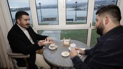 Dani Castro, xunto co seu mellor amigo, tomando caf� no Parador de Ribadeo