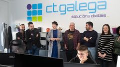 La candidata del BNG, este martes en Monforte durante su visita a la empresa CT Galega