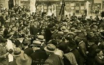 Manifestaciones en San Amaro. El 1 de mayo de 1931 cientos de personas salieron de Mara Pita hacia San Amaro donde ofrecieron flores en el cementerio civil y en la cruz de los olvidados. Fue el mismo ao en el que Curros era recordado en San Amaro (en la foto) con otra manifestacin 
