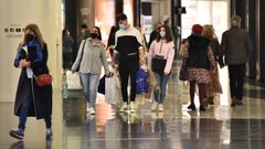 Ambiente de compras en A Corua tras meses de cierre perimetral