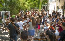 Na imaxe, unha das xornadas do campamento San Sim�n Fiddle na illa de San Sim�n este ano, coa visita e participaci�n de Cristina Pato. 