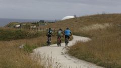 Senda entre la playa de Bens y la de O Porti�o