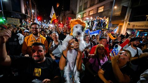 Seguidores de Milei, el lunes en Buenos Aires.