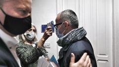 Las medidas especiales por el coronavirus retrasaron unos minutos el inicio del pleno
