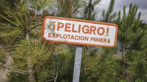 Una se�al de advertencia sobre una mina de caol�n.