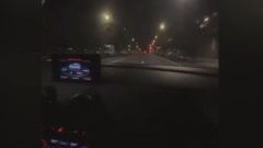 Se graba a gran velocidad circulando por las calles de O Carballi�o