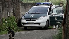 El perro del fallecido, entre los agentes que buscaban indicios por la zona