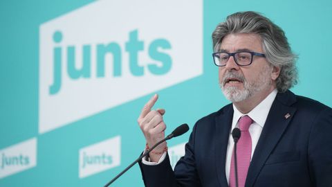 El vicepresidente de Junts, Antoni Castell&agrave;, durante una rueda de prensa en Barcelona.