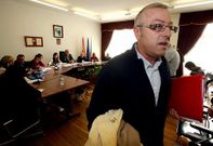 El edil Jos� Manuel Rodr�guez fue expulsado por el alcalde, al que llam� sinverg�enza.