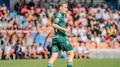 Endika Buj�n durante el derbi frente al Lugo.