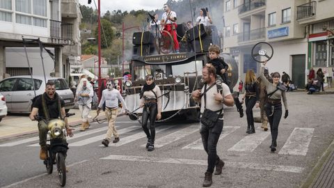 Cortegada despidi el entroido en la provincia.Ms de trescientas personas participaron en el desfile