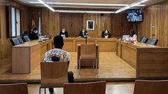 El acusado de haber violado a una joven en Burela en el a�o 2019, sentado en el banquillo de los acusados de la Audiencia Provincial de Lugo.