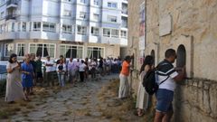 Colas para adquirir entradas para la feria taurina