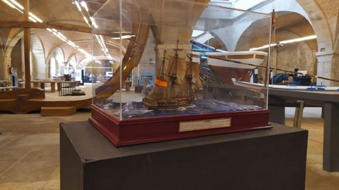 La maqueta se ha colocado junto al pecio del barco, una de las piezas m�s valiosas del museo