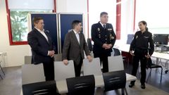La comisaria Nuria Palacios y el delegado del Gobierno, Pedro Blanco, (segundo por la izquierda), en la sede temporal de la Polic�a Nacional en Santa Marta
