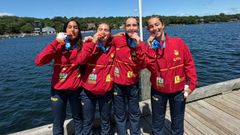 Las integrantes del C4 500 J&uacute;nior espa&ntilde;ol, celebrando su medalla de bronce en la final del Campeonato del Mundo de Halifax (Canad&aacute;).
