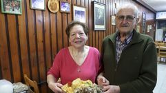 Divina y Julio cierran el Rodeiro en la r�a de San Pedro, donde estos vecinos del barrio sirvieron cocido a centenares de personas a la semana. Dice ella, la cocinera del negocio familiar, que lo que no echar� de menos es madrugar y preparar su cocido especial durante todo el d�a (un banquete que dejaron de servir tras la pandemia, para disgusto de sus muchos seguidores fieles).