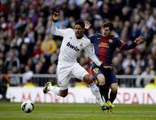 En la foto, Raphael Varane y Leo Messi, durante el �ltimo cl�sico de la temporada pasada.