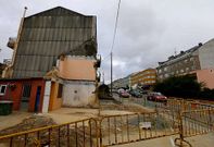 Finaliz� el derribo de la vivienda expropiada por la Xunta para construir la glorieta.