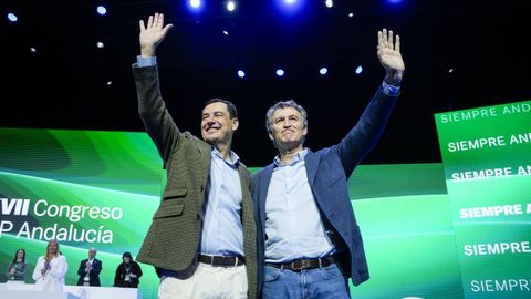 Juanma Moreno y Alberto Nez Feijoo en el congreso andaluz del PP.