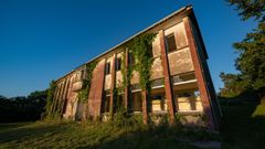 Estado actual del edificio de la antigua escuela de Igrexafeita, en San Sadurni�o