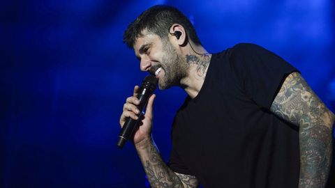 El cantante y compositor Melendi durante su concierto en Oviedo por las fiestas de San Mateo
