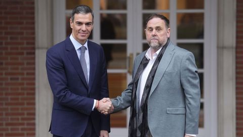El presidente del Gobierno, Pedro S�nchez, y el�l�der de ERC, Oriol Junqueras, el jueves 8 de enero en la Moncloa.
