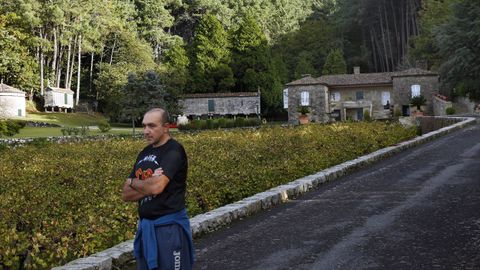 El pazo de Fonteineixe, en O Camio Vello, est rodeado de pinos y jardines. 