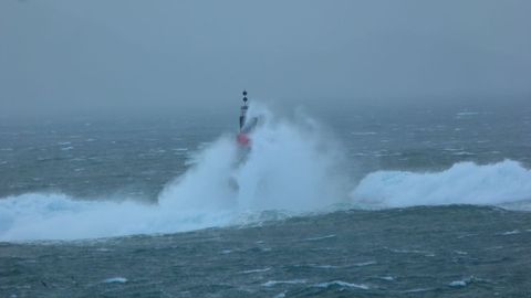 Fuerte oleaje hoy en el Carrumeiro de Corcubi�n
