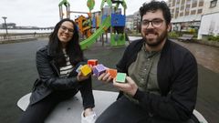 D�nae Castrill�n y Manuel de la Fuente han ideado un juguete consistente en 6 cubos que ayuda a las personas dalt�nicas a identificar los colores