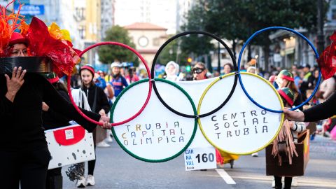 Oviedo se llena de color, alegr�a y tradici�n para celebrar el Carnaval