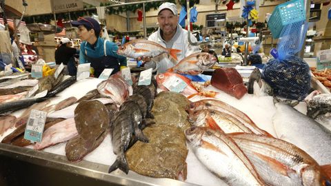 Una pescadera de la plaza de Pontevedra, en una imagen del pasado diciembre